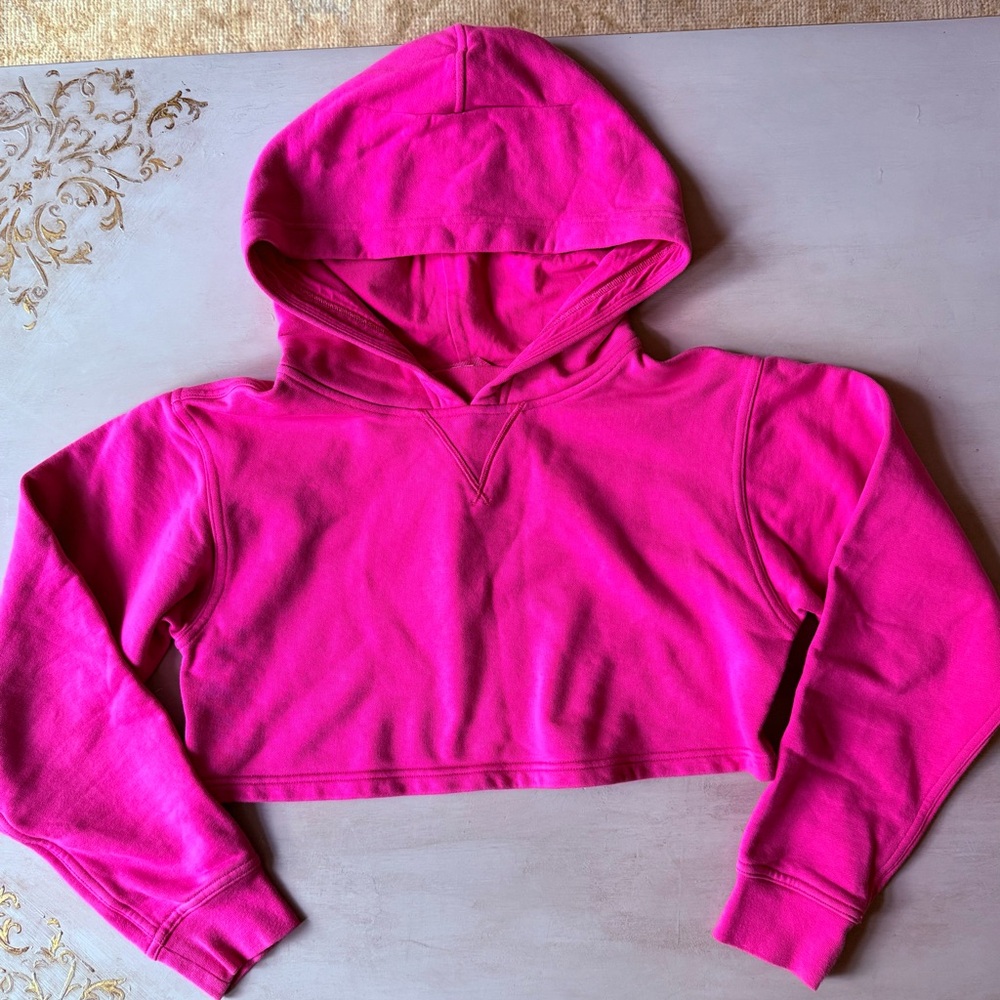 Lululemon Athletica cropped Fuchsia Hoodie